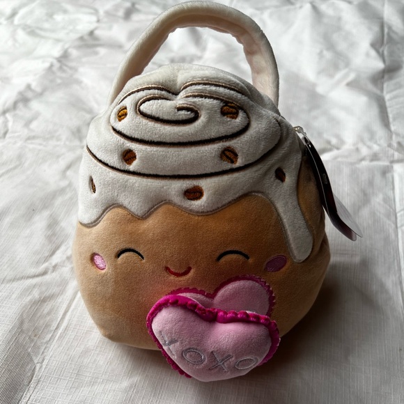 Charming Plush Cinnamon Roll with Heart - Picture 1 of 5